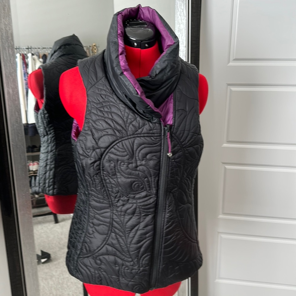 Ladies Lululemon reversible vest